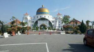 a large white building with a gold dome on it at Homestay PANDAN 10 PULAU MELAKA in Malacca