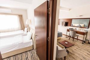 Postel nebo postele na pokoji v ubytování Port View Hotel
