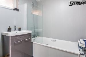 a bathroom with a sink and a shower at Newly Refurbished Flat Parking 2 Bedrooms 4 Guests in Kenton