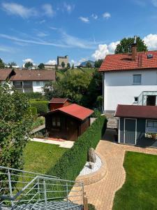 a view of a yard with a house at Ferienwohnung Litau in Sonthofen