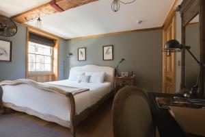 a bedroom with a white bed and a window at The Grazing Goat in London
