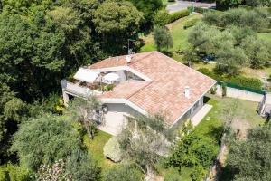 an overhead view of a house with a roof at Casa 33 in Gardone Riviera