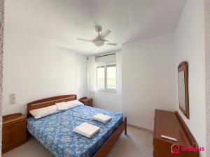 a bedroom with a bed and a ceiling fan at Poble Mar 2 in Oropesa del Mar