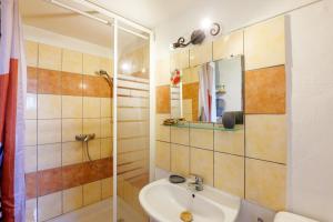 a bathroom with a sink and a shower at Appartement de charme en Ardèche in Aubenas