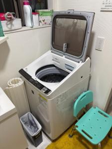 a washing machine with a tv on top of it at Tokyo Shinichi House A in Tokyo