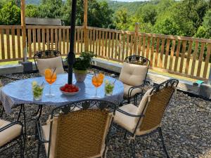 a table with chairs and a table with fruit on it at B&B Heckerfeld in Burglahr +17 photos