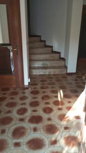 a room with a floor with a staircase and a door at Casa Rosmarina in Pieve di Soligo