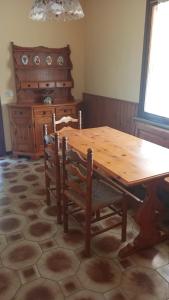 a wooden table and chairs in a room at Casa Rosmarina in Pieve di Soligo