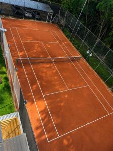 an overhead view of a tennis court at Espectacular Apto in Ibagué