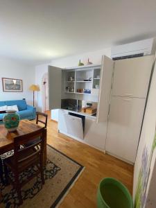 a living room with a refrigerator and a table at Residenza Cà Donzella in Lazise