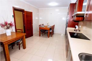 a kitchen and dining room with a table and chairs at Casa Maruja O Grove in O Grove