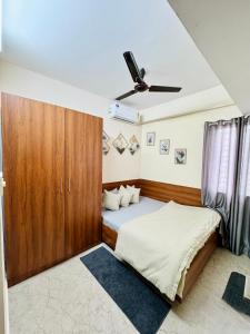 a bedroom with a bed and a ceiling fan at Namma Suites cozy 1BHK Stay Near Koramangala BTM layout in Bangalore