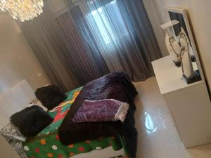 a bedroom with a bed with a comforter on it at App de luxe sur complexe ATANMIYA de MARTIL in Martil