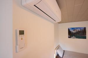 a bathroom with a toilet and a picture on the wall at De Ontspannerij in Lille