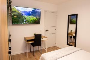 a bedroom with a desk and a bed and a tv at Viceda Home in Yecla