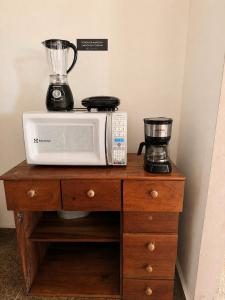 a blender sitting on top of a microwave on a table at Casaboa Casarão Boutique Orla in Itacaré