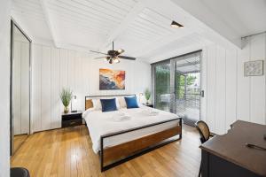 a bedroom with a bed and a ceiling fan at Luxe Mt Adams Lookout in Cincinnati