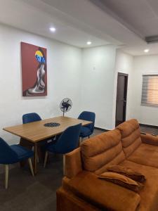 a living room with a couch and a table at CZ Apartments in Bardon Yana
