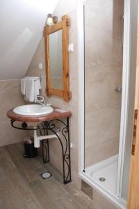 a bathroom with a sink and a shower at Balkis Resort in Bakinci