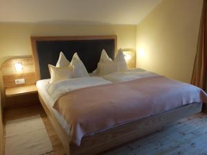 Letto o letti in una camera di Appartement Zweikofelblick