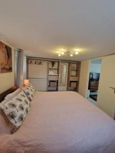 a bedroom with a large bed in a room at Le Jardin de Courcelle in Gif-sur-Yvette
