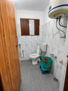 a small bathroom with a toilet and a sink at Hotel GRITTI CASTLE in Wāmpor