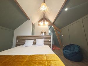 a bedroom with a large bed in a room at Cyprès des Vignes- L'Ecrin in Hermonville