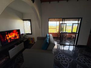 a living room with a couch and a fireplace at EDYMA Cabaña con JACUZZI in Guatapé