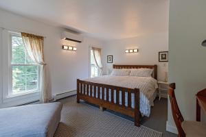 a bedroom with two beds and a window at The Woodbine Inn in Palenville
