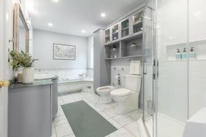 a bathroom with a toilet and a sink and a shower at 5-Br Villa on Lake Labelle Chalet Jacob in Labelle +41 photos