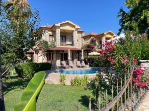 a house with a swimming pool in the yard at Villa Caretta Luna in Ortaca
