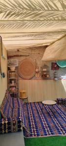 a room with a bed and a wooden ceiling at ريف سوق نزوى in Nizwa