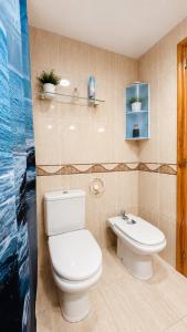 a bathroom with a toilet and a sink at 2 bedroom flat 100m from the beach with huge terrace in Moncófar +35 photos