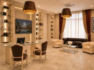 a large living room with a table and chairs at Vila Galé Collection Opera - Sao Luis in São Luís