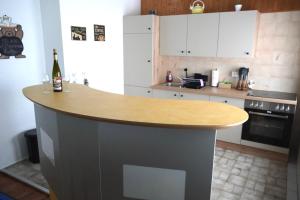 a kitchen with a counter with a bottle of wine at Moderne offene Wohnung in Bad Sulza