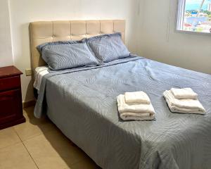 a bedroom with a bed with two towels on it at Alojamiento Yésica in Resistencia