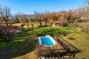 an overhead view of a yard with a swimming pool at Entre Hileras - Las Rabonas in Las Rabonas