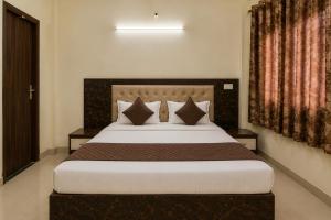 a bedroom with a large bed in a room at Hotel Galaxia Inn Near PEC College in Chandīgarh