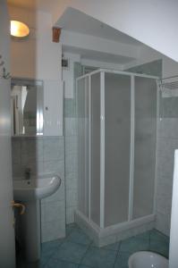 Vannituba majutusasutuses Albergo Dei 10 Colori