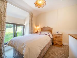 a bedroom with a bed and a window at 3 Bed in Glengarrff oc-i089 in Glengarriff