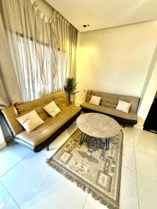 a living room with a couch and a table at شاليهات سمو بارك 2 in Taif