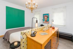 a bedroom with a bed with a desk and a greenboard at La Fuente 33 in Castro-Urdiales
