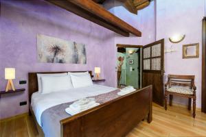 a bedroom with a large bed with purple walls at Casa Buonumore in Gaiola