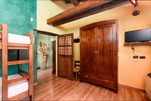a bedroom with two bunk beds and a television at Casa Buonumore in Gaiola