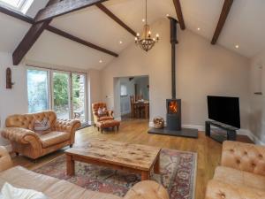 a living room filled with furniture and a fireplace at Beudy'r Wennol in Caernarfon