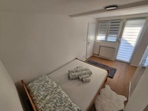 a room with a table and a bed and a couch at Airport Apartment II in Surčin +8 photos