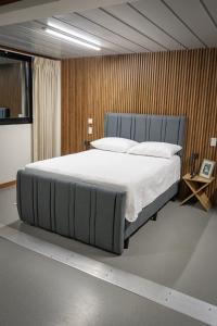 a bedroom with a large bed in a room at Cocles Green Studios in Cocles