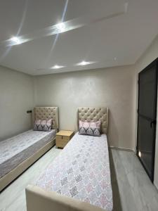 a bedroom with two beds in a room at Mini Villa 2 Al hoceima in Al Hoceïma