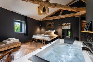 a room with a bath tub and a bed at Gite De La Borie in Saint-Ignat