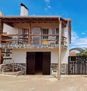 a white building with a porch and a balcony at Casa do Tempo Espinhoso in Vinhais